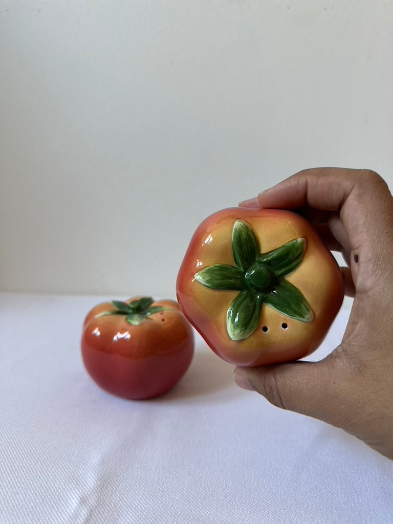 tomato salt & pepper shakers